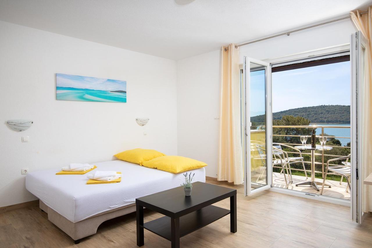 Apartmani Mirna Luka Pomer Exteriör bild