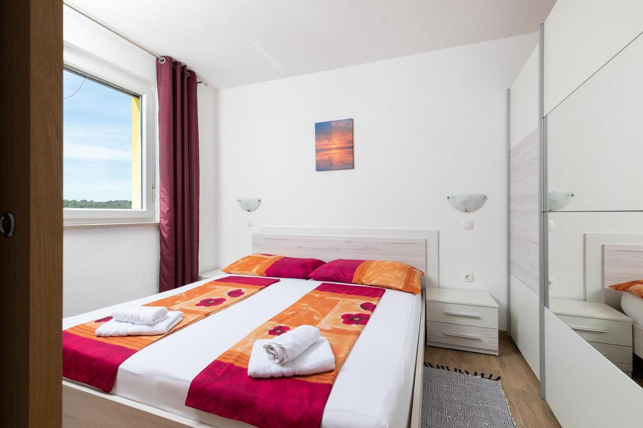 Apartmani Mirna Luka Pomer Exteriör bild