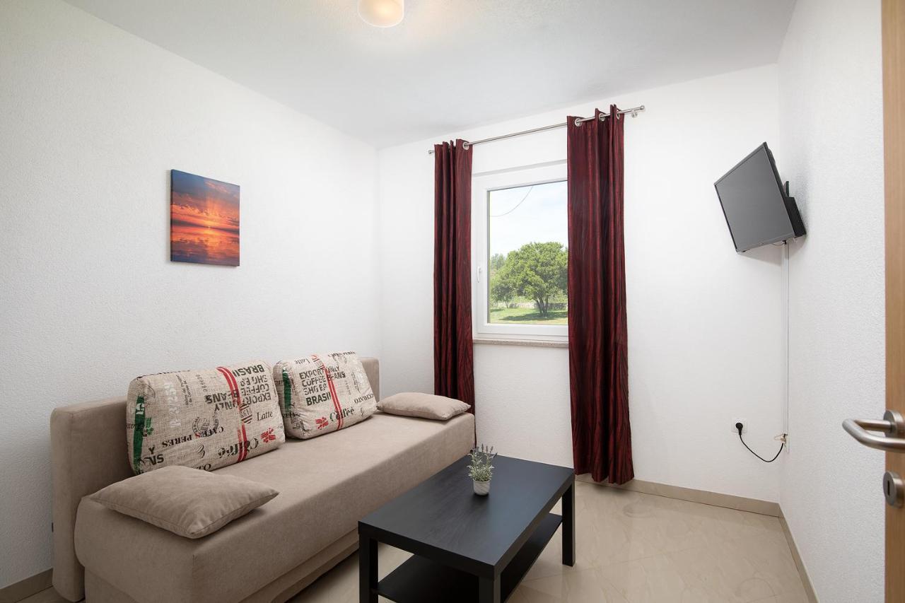 Apartmani Mirna Luka Pomer Exteriör bild