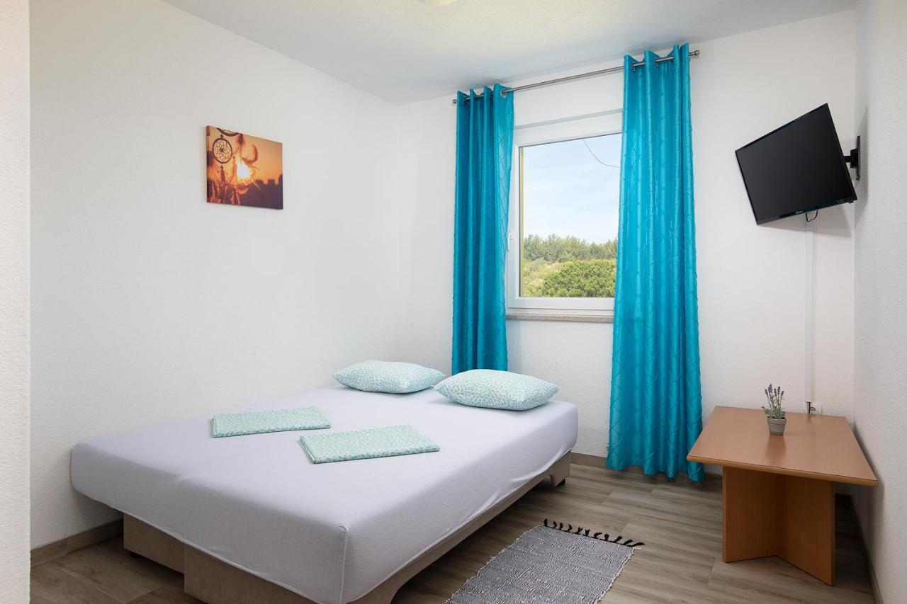 Apartmani Mirna Luka Pomer Exteriör bild