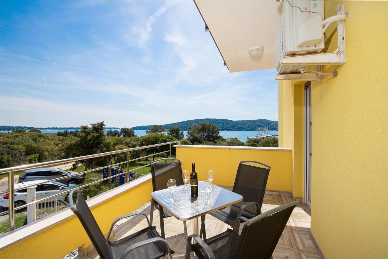Apartmani Mirna Luka Pomer Exteriör bild