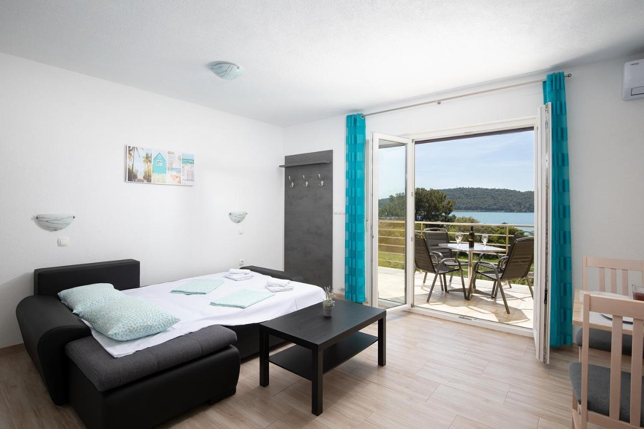 Apartmani Mirna Luka Pomer Exteriör bild