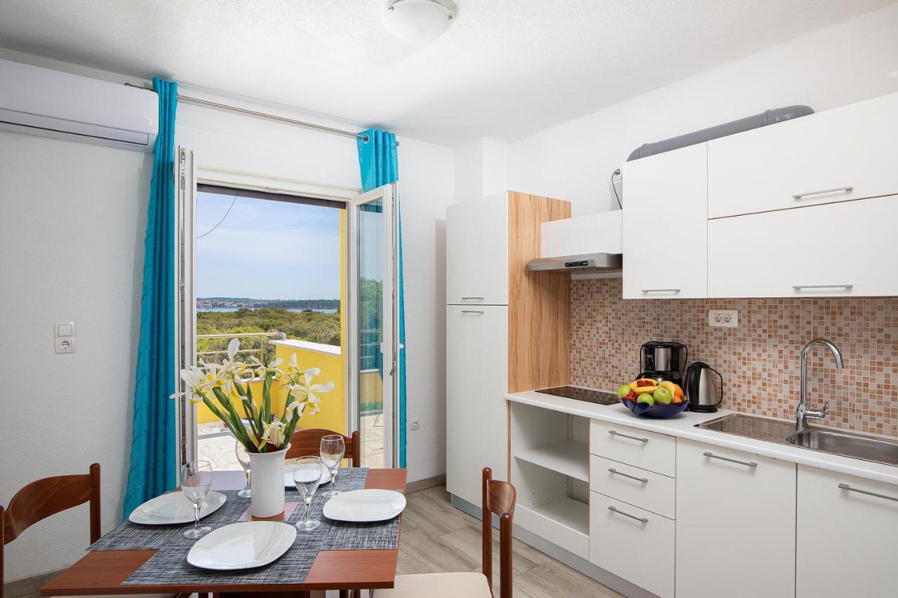 Apartmani Mirna Luka Pomer Exteriör bild