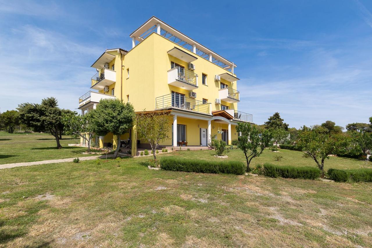 Apartmani Mirna Luka Pomer Exteriör bild