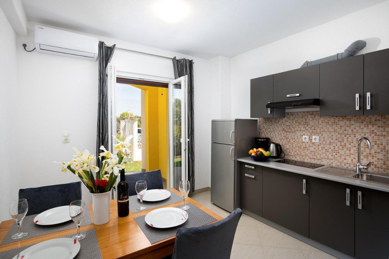 Apartmani Mirna Luka Pomer Exteriör bild