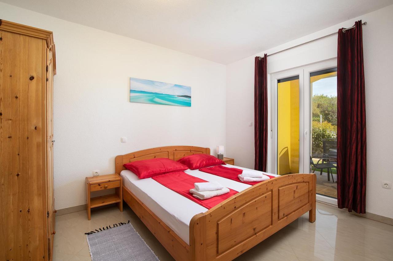 Apartmani Mirna Luka Pomer Exteriör bild