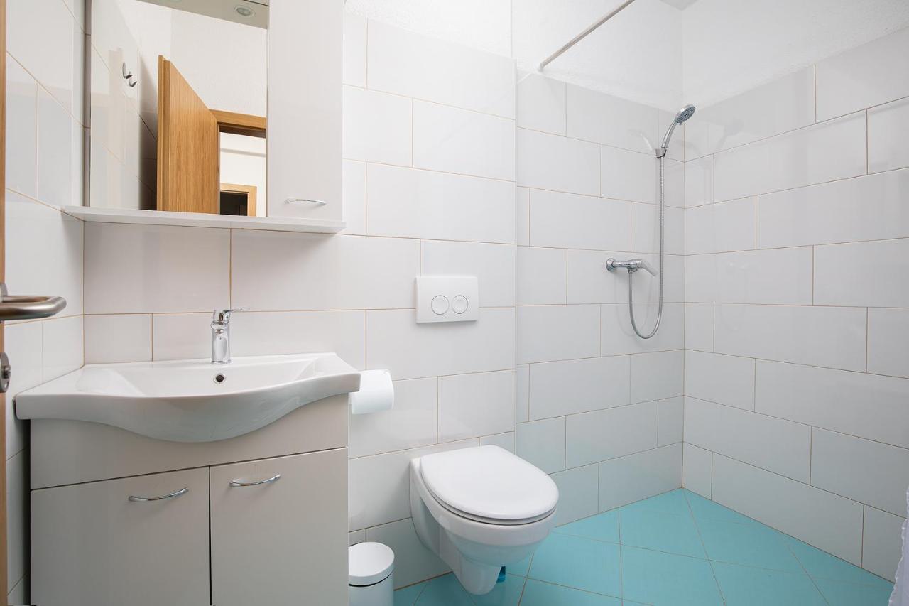 Apartmani Mirna Luka Pomer Exteriör bild